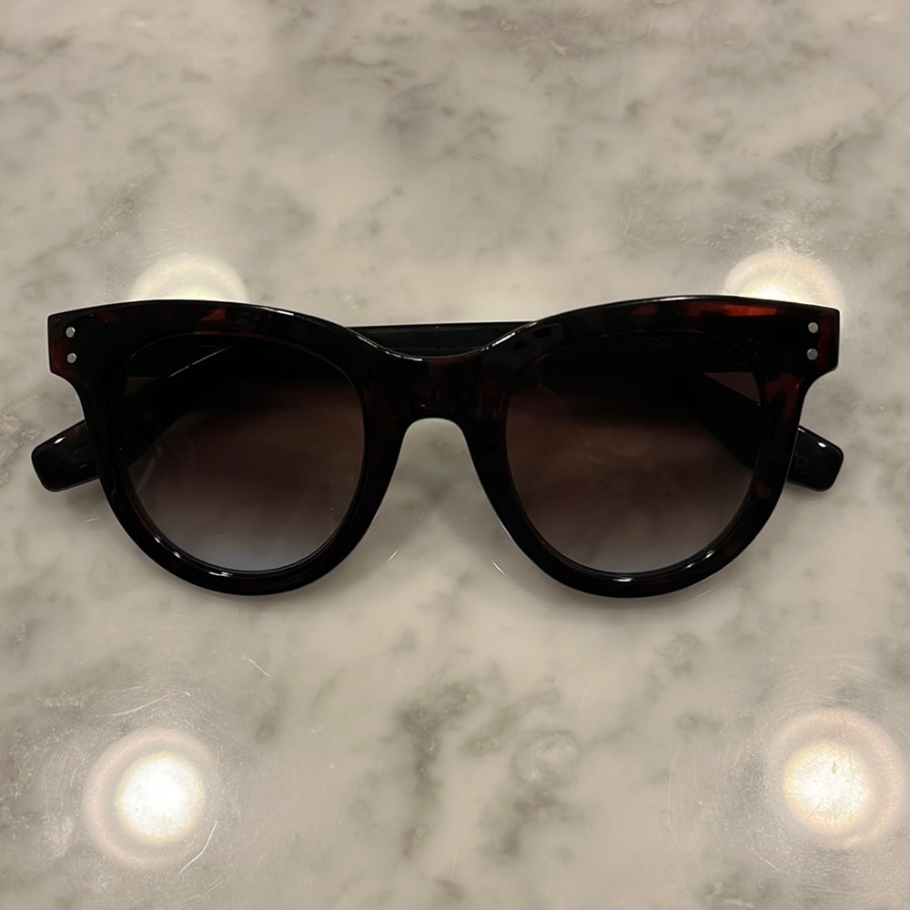 Tahari sunglasses